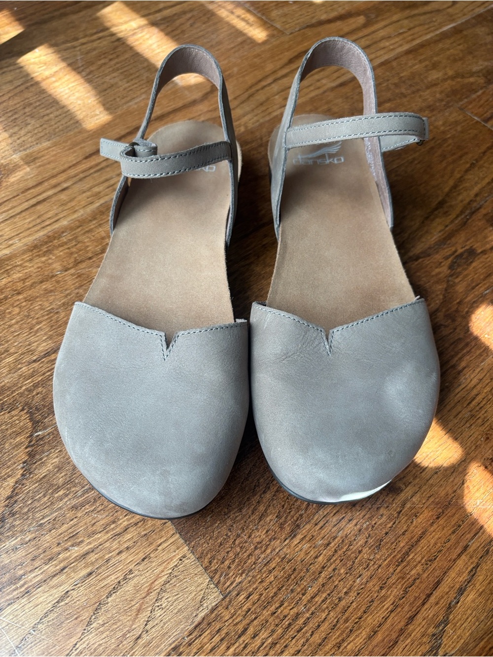 NWOT Dansko Rowan, taupe EU40